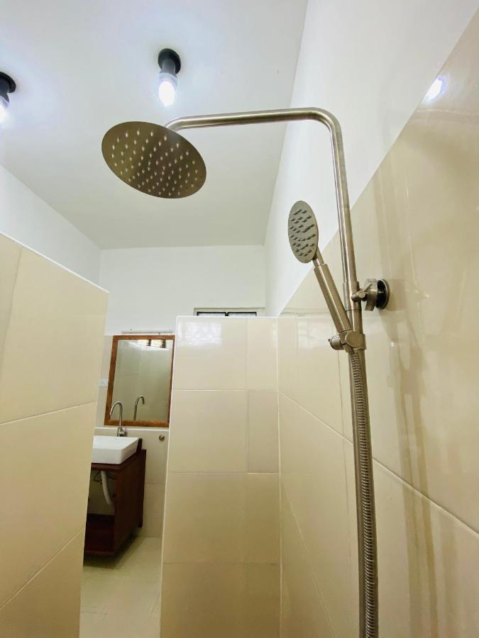 Habibis Bottle House Bed & Breakfast นูงวี ภายนอก รูปภาพ