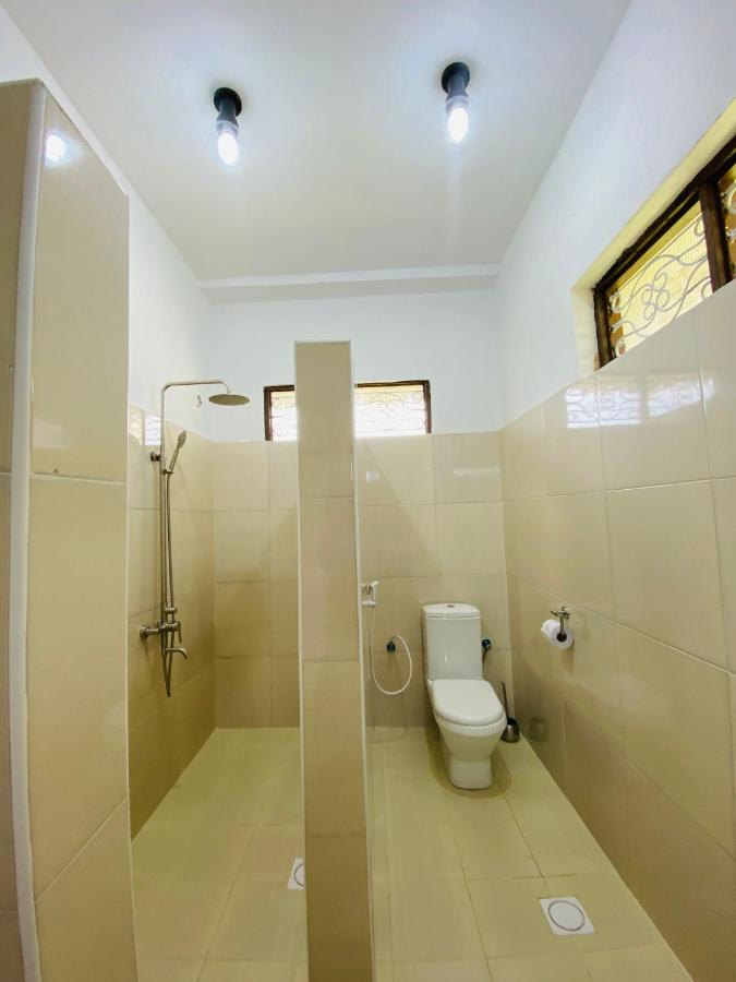 Habibis Bottle House Bed & Breakfast นูงวี ภายนอก รูปภาพ